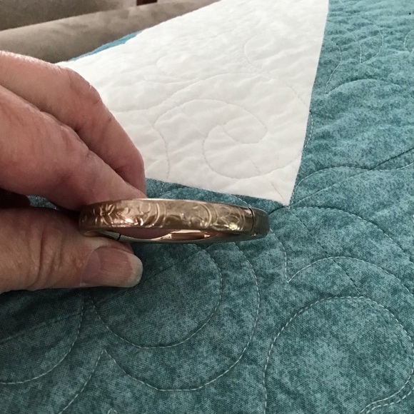 Child GF Bangle Hinged Bracelet - Picture 5 of 11